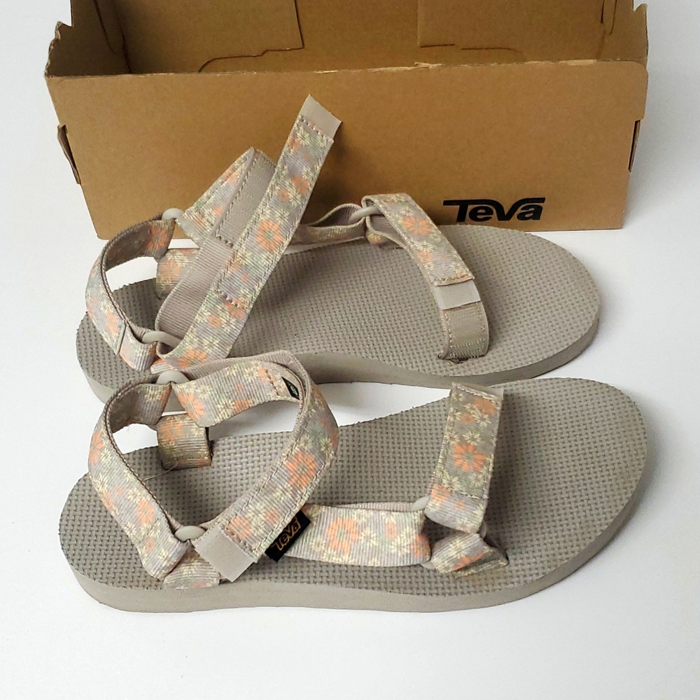 Teva Women's size 7 Universal Wildflower 1125201 / Pyor